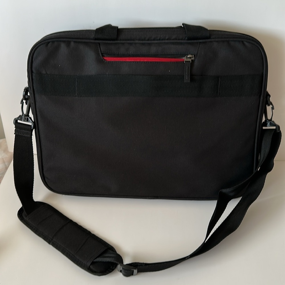 Laptop Case Logic Stylish Black Bag with Shoulder Strap - Picture 3 of 17
